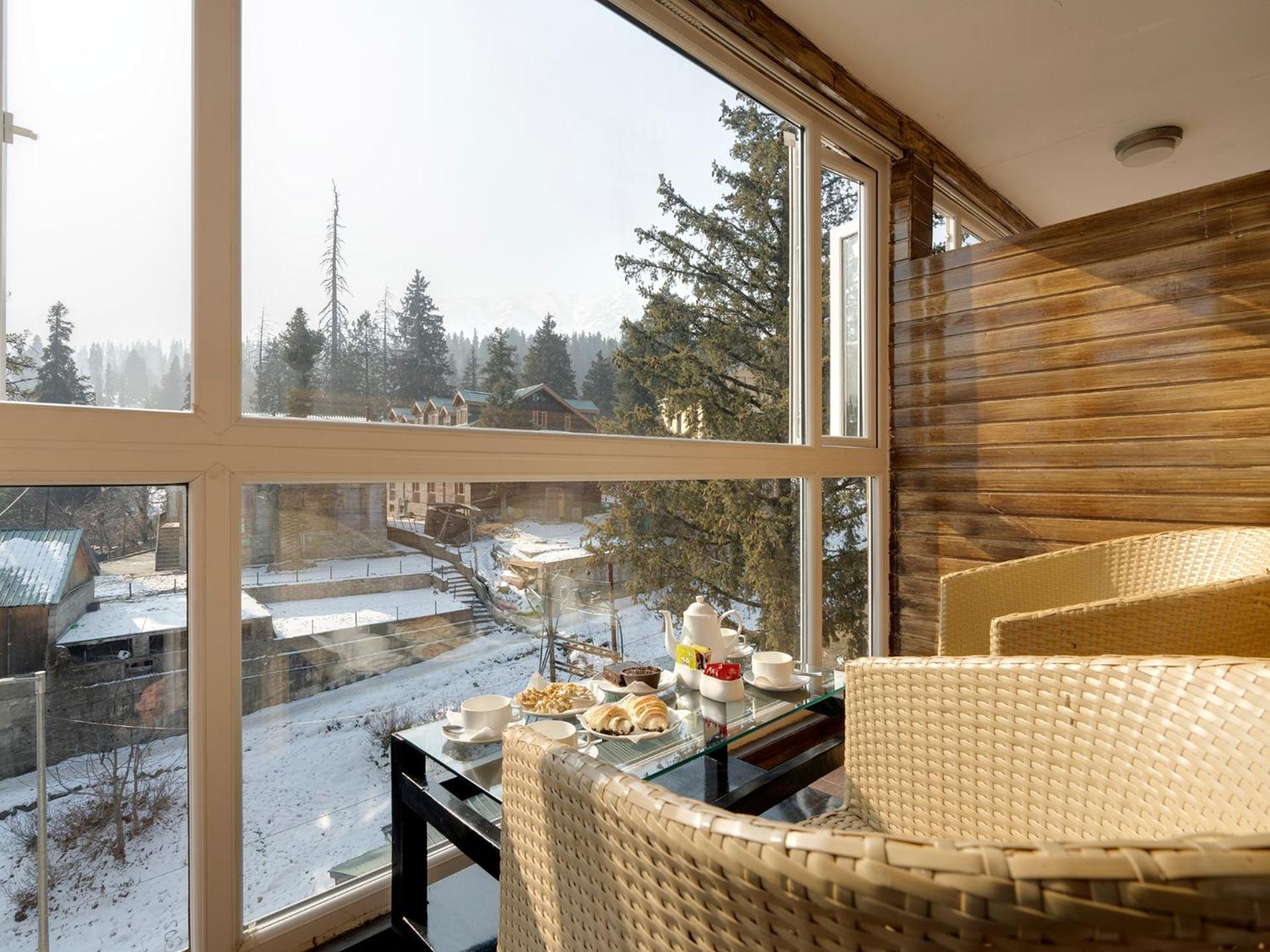 Hotel Pine Spring Gulmarg Exterior photo