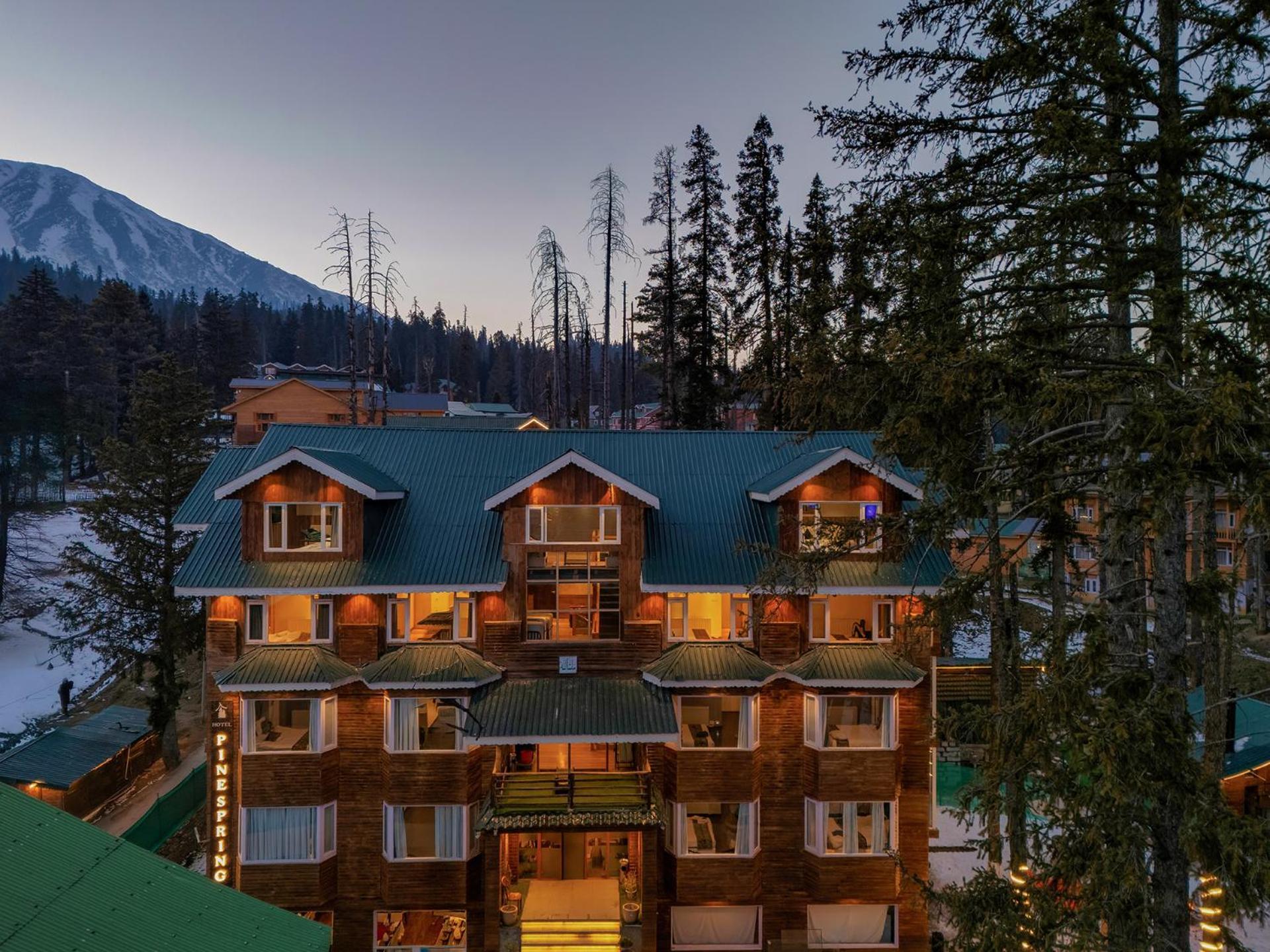 Hotel Pine Spring Gulmarg Exterior photo