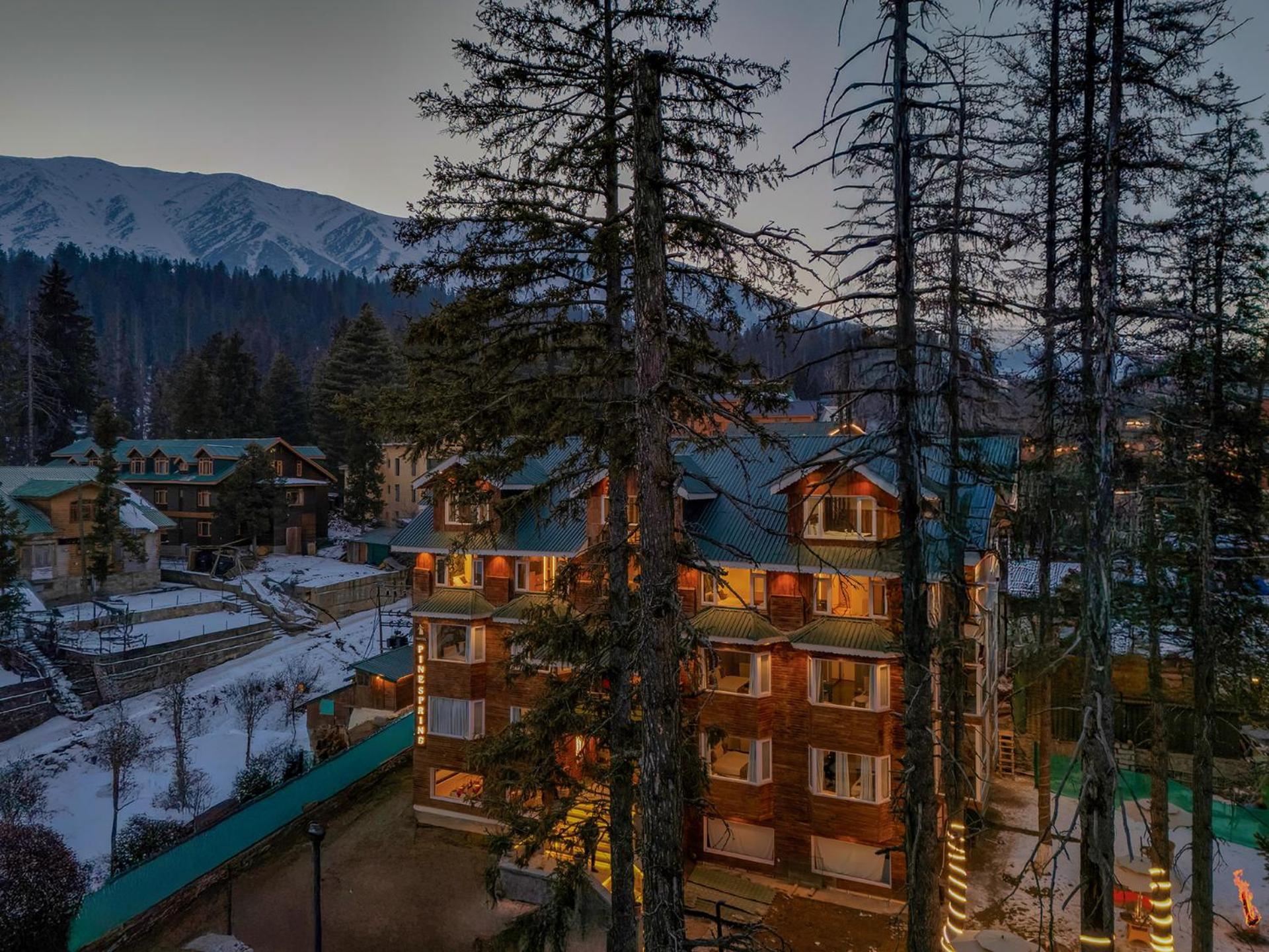 Hotel Pine Spring Gulmarg Exterior photo