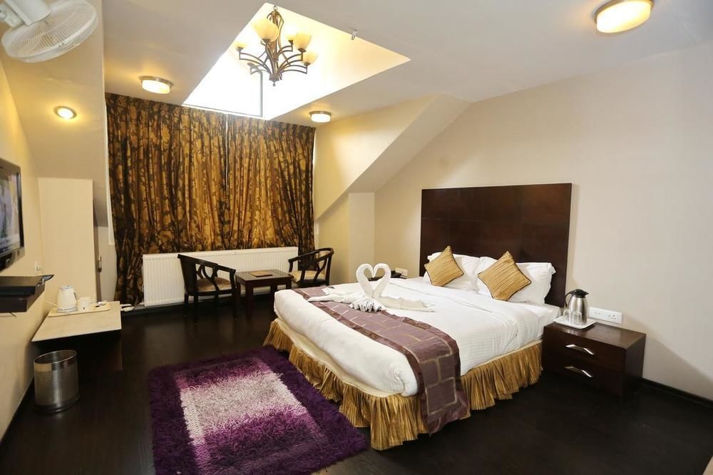 Hotel Pine Spring Gulmarg Exterior photo
